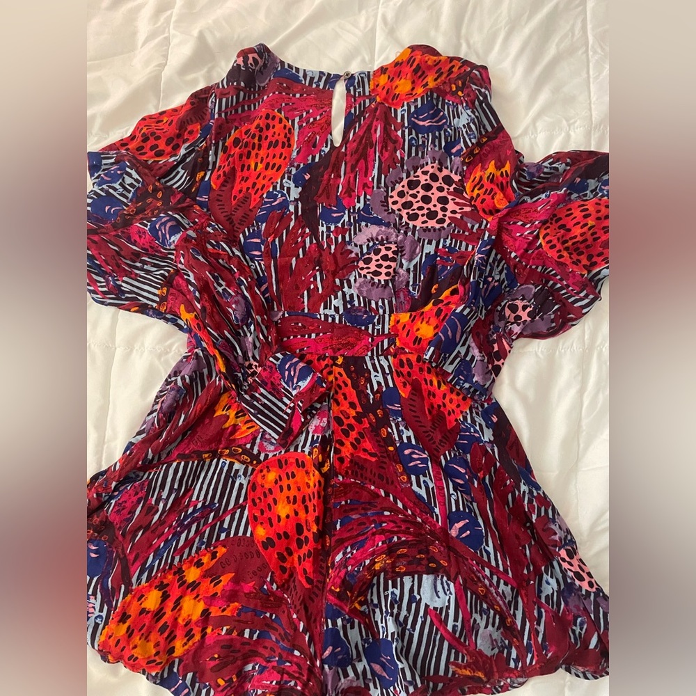 Free People Romper Women’s Size 4 Audrey Long Sleeve Deep V-Neck With Print - Picture 7 of 7